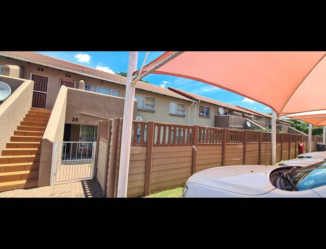 3 BEDROOM TOWNHOUSE FOR SALE IN HALFWAY GARDENS